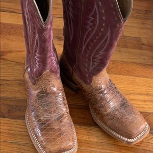 Womens cowgirl boots Ariat size 10